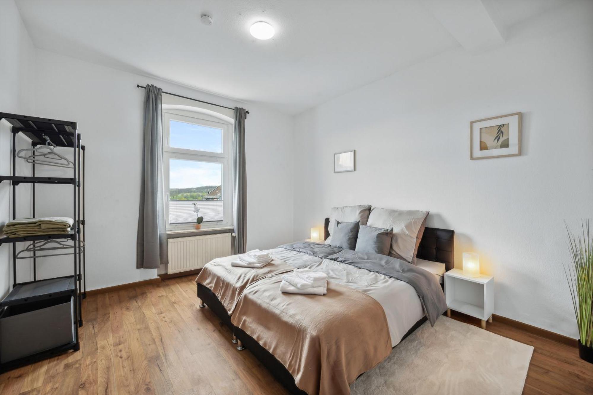 Wupper Home Ii, Top Lage Ideal Fuer Geschaeftsleute, Monteure, Familien, 3 Zimmer, Flachbild-Tv Wuppertal Ngoại thất bức ảnh